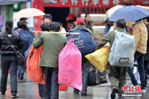 聚焦春節(jié)&ldquo;恐歸族&rdquo;：近鄉(xiāng)情怯，恐懼何來？(圖)